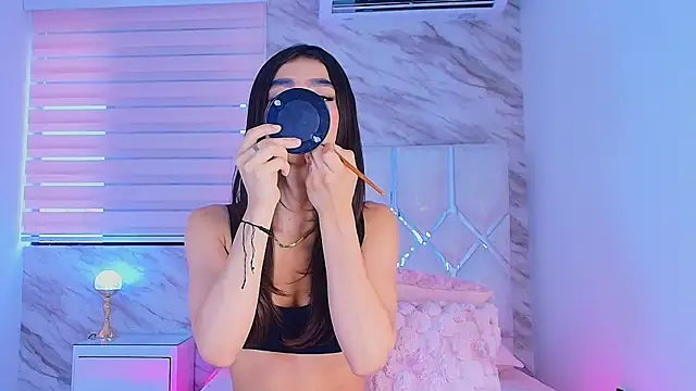 collet 1 online show from November 6, 2025, 12:06 pm