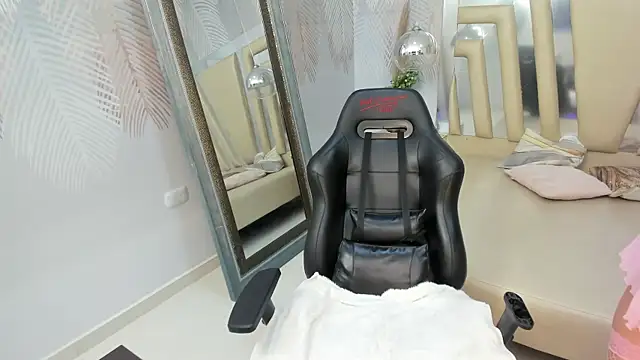 ValerySkinnyy online show from April 6, 2026, 3:37 am