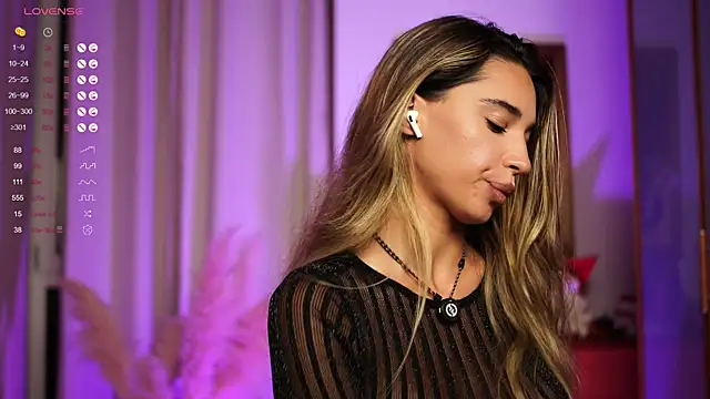 ItalianGirl online show from September 17, 2025, 6:53 pm