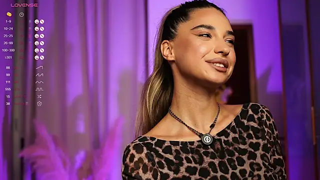 ItalianGirl online show from September 18, 2025, 7:49 pm