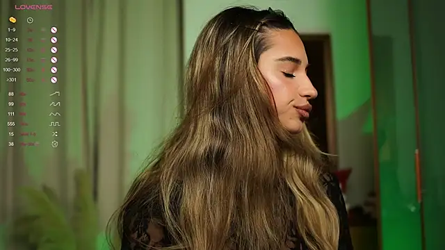 ItalianGirl online show from September 25, 2025, 7:50 pm