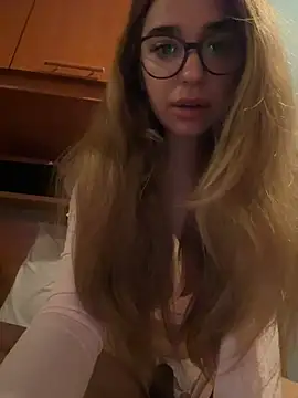 ItalianGirl online show from March 22, 2026, 9:29 pm