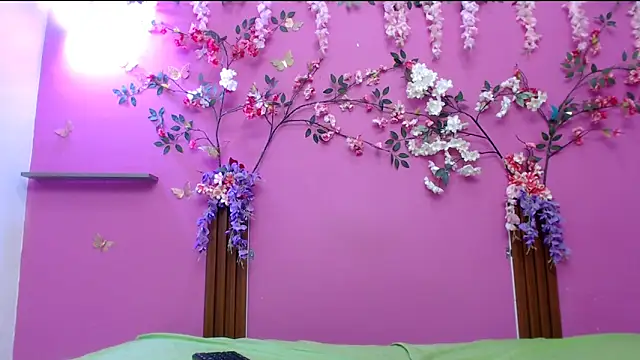 Snapshot of skinnysofia18 chatting on May 7, 2026, 2:00 pm skinnysofia18 online show from May 7, 2026, 2:00 pm