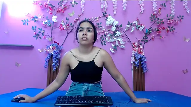 Snapshot of skinnysofia18 chatting on May 29, 2026, 1:53 pm skinnysofia18 online show from May 29, 2026, 1:53 pm