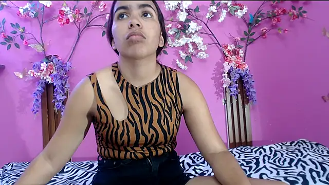 Snapshot of skinnysofia18 chatting on June 3, 2026, 2:08 pm skinnysofia18 online show from June 3, 2026, 2:08 pm
