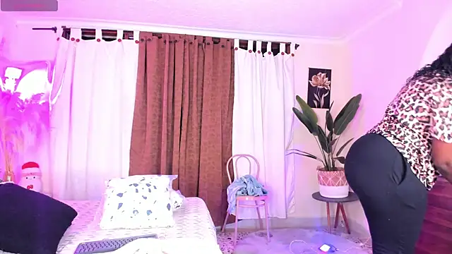 Snapshot of ViolettGomez_93 chatting on May 1, 2026, 1:32 am ViolettGomez 93 online show from May 1, 2026, 1:32 am