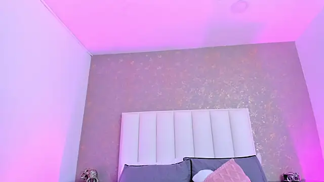 KaylieBrooks online show from April 21, 2026, 1:42 am