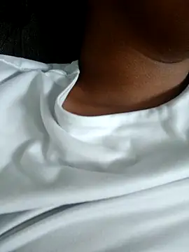 MoniqueMulberry online show from November 28, 2025, 8:00 pm