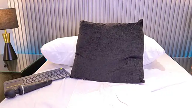 Meganreed  online show from April 21, 2026, 1:42 am