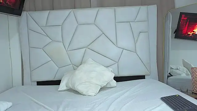 Snapshot of Paulaboterom chatting on October 9, 2025, 4:38 pm Paulaboterom online show from October 9, 2025, 4:38 pm