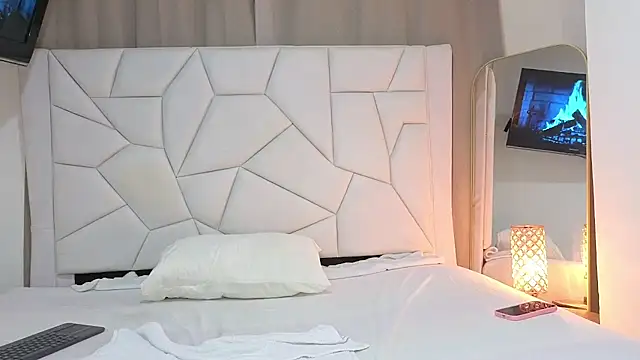 Snapshot of Paulaboterom chatting on October 14, 2025, 6:31 pm Paulaboterom online show from October 14, 2025, 6:31 pm