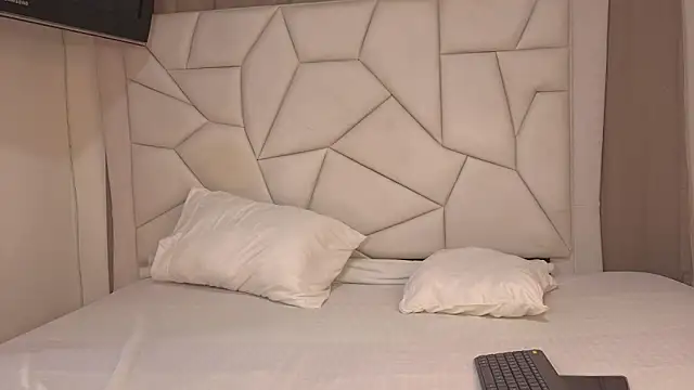 Snapshot of Paulaboterom chatting on November 3, 2025, 7:15 pm Paulaboterom online show from November 3, 2025, 7:15 pm