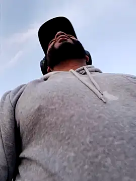 Snapshot of tripping385 chatting on September 15, 2025, 11:05 pm tripping385 online show from September 15, 2025, 11:05 pm