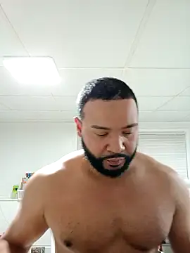 Snapshot of tripping385 chatting on October 3, 2025, 10:51 pm tripping385 online show from October 3, 2025, 10:51 pm