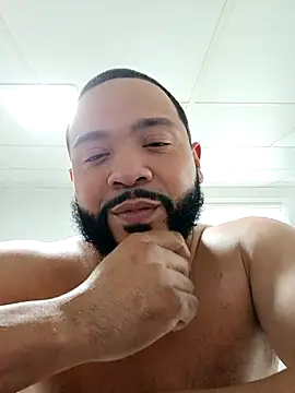 Snapshot of tripping385 chatting on November 1, 2025, 8:33 pm tripping385 online show from November 1, 2025, 8:33 pm