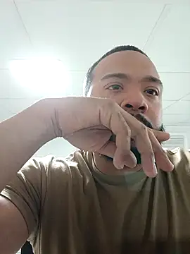 Snapshot of tripping385 chatting on November 3, 2025, 10:32 pm tripping385 online show from November 3, 2025, 10:32 pm