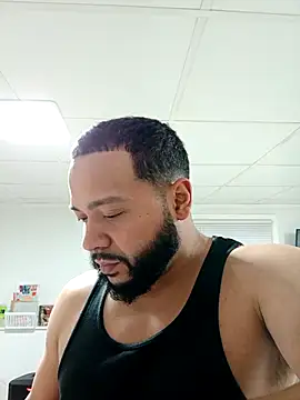 Snapshot of tripping385 chatting on November 15, 2025, 9:21 pm tripping385 online show from November 15, 2025, 9:21 pm