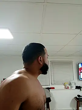 Snapshot of tripping385 chatting on November 27, 2025, 1:18 am tripping385 online show from November 27, 2025, 1:18 am