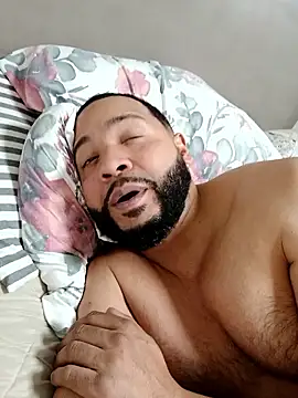 Snapshot of tripping385 chatting on January 12, 2026, 2:06 am tripping385 online show from January 12, 2026, 2:06 am