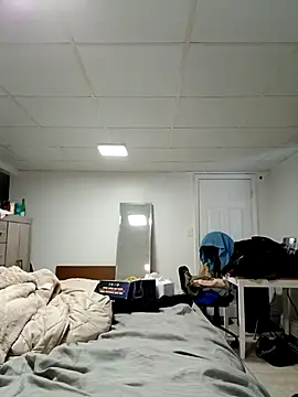 Snapshot of tripping385 chatting on February 8, 2026, 3:59 pm tripping385 online show from February 8, 2026, 3:59 pm