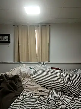 Snapshot of tripping385 chatting on March 8, 2026, 5:39 pm tripping385 online show from March 8, 2026, 5:39 pm