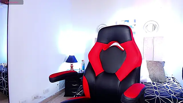 Naomi Redd online show from November 4, 2025, 7:35 pm