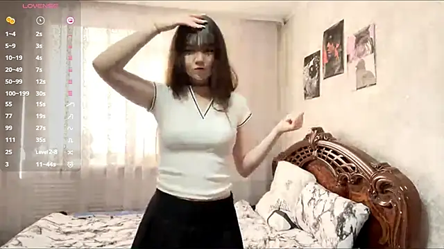 Pikmigirl18 online show from October 26, 2025, 7:36 am