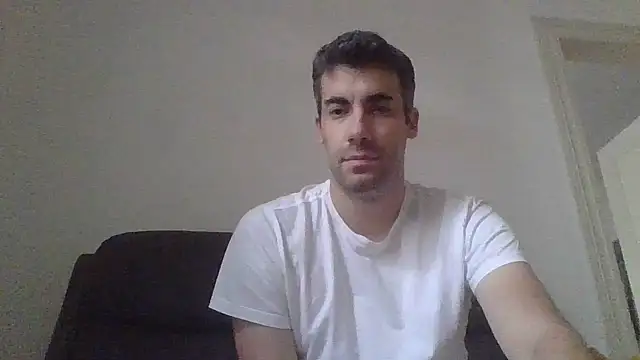 Snapshot of JulioIsHere4you chatting on October 4, 2025, 9:29 am JulioIsHere4you online show from October 4, 2025, 9:29 am