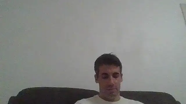 Snapshot of JulioIsHere4you chatting on October 5, 2025, 5:33 pm JulioIsHere4you online show from October 5, 2025, 5:33 pm