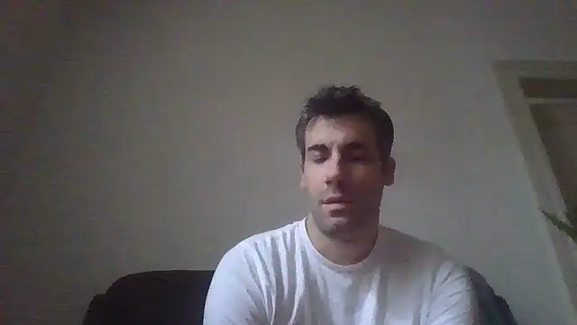 Snapshot of JulioIsHere4you chatting on November 30, 2025, 9:02 am JulioIsHere4you online show from November 30, 2025, 9:02 am