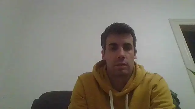 Snapshot of JulioIsHere4you chatting on December 3, 2025, 9:02 pm JulioIsHere4you online show from December 3, 2025, 9:02 pm