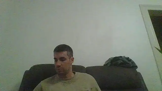 Snapshot of JulioIsHere4you chatting on December 16, 2025, 9:20 pm JulioIsHere4you online show from December 16, 2025, 9:20 pm