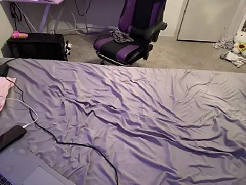 LaylaKutiex online show from April 21, 2026, 12:34 am