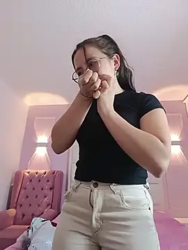 Bella Sumers online show from April 20, 2026, 7:04 pm