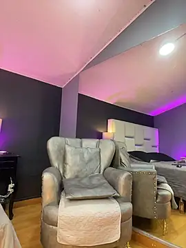 Samantha Milf   online show from March 29, 2026, 1:00 pm