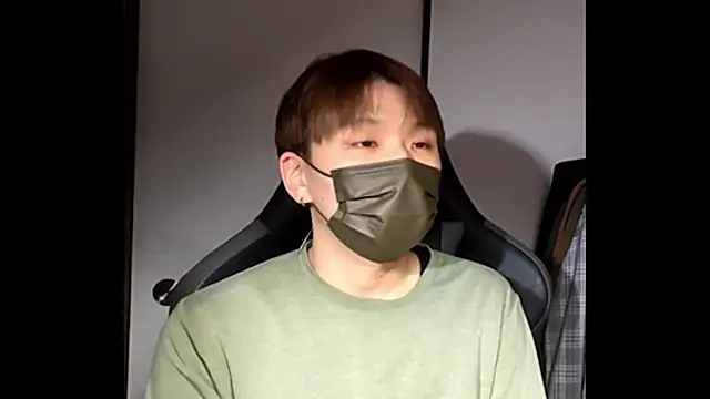 Snapshot of yuton_2525 chatting on March 9, 2026, 9:02 am yuton 2525 online show from March 9, 2026, 9:02 am