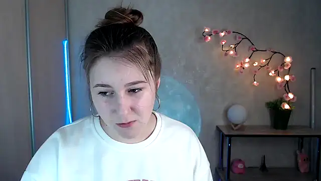 Snapshot of Milka_kamila chatting on May 7, 2026, 12:32 pm Milka kamila online show from May 7, 2026, 12:32 pm
