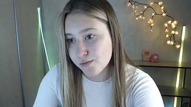 Snapshot of Milka_kamila chatting on June 1, 2026, 12:29 pm Milka kamila online show from June 1, 2026, 12:29 pm