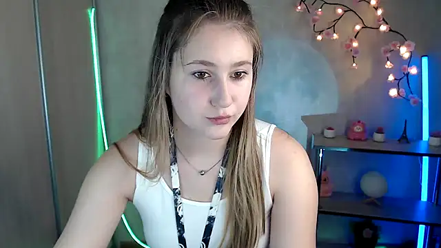 Snapshot of Milka_kamila chatting on June 5, 2026, 12:11 pm Milka kamila online show from June 5, 2026, 12:11 pm