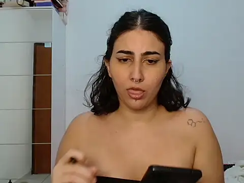 ApenasLys online show from April 12, 2026, 12:48 am