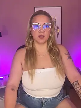 hollie joliie online show from September 25, 2025, 11:58 am