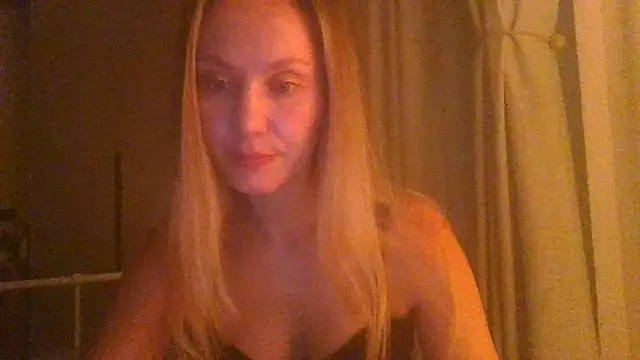 Molvina online show from November 12, 2025, 5:57 pm