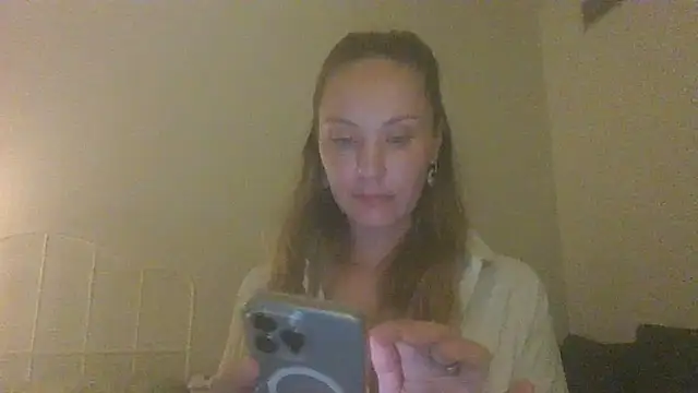 Molvina online show from November 22, 2025, 4:06 pm