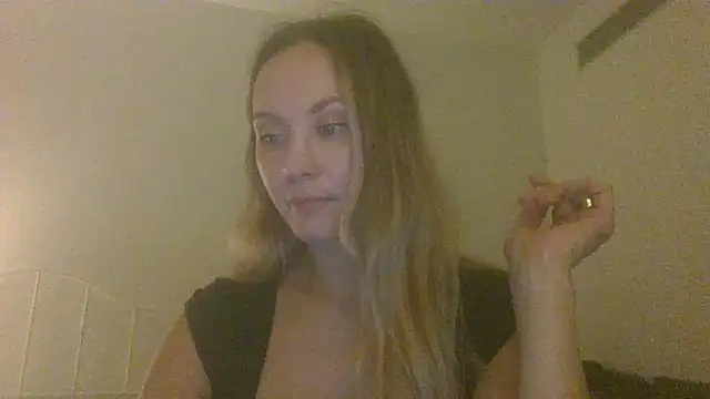 Molvina online show from November 23, 2025, 3:12 pm