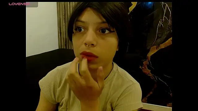 EIVIY1609 online show from September 11, 2025, 1:44 pm