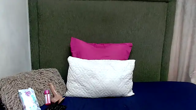 Littlebunny33 online show from October 4, 2025, 9:18 am