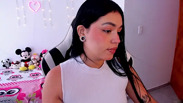 AvaScott  online show from January 7, 2026, 7:05 pm