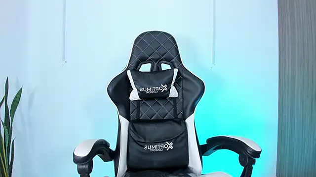 Nickyblazze  online show from September 10, 2025, 1:22 pm