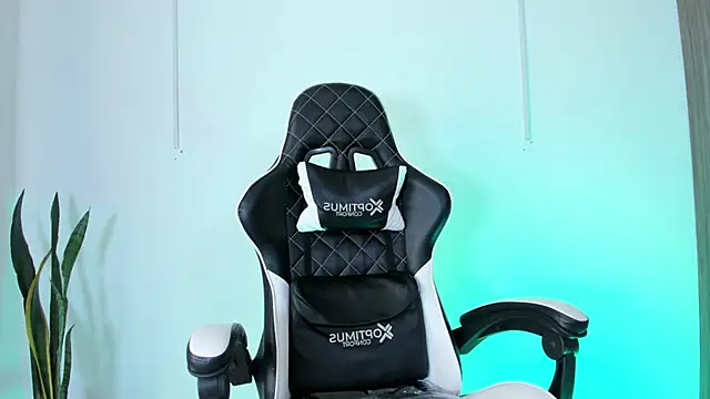 Nickyblazze  online show from September 14, 2025, 5:01 pm