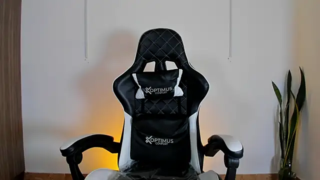 Nickyblazze  online show from October 1, 2025, 12:33 pm